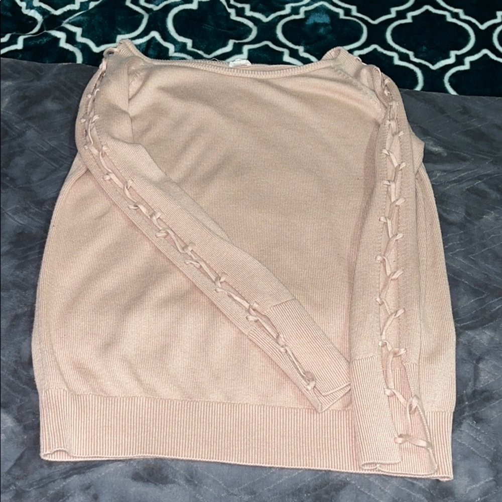 Arms Cut Cross w/ Thread Sweater